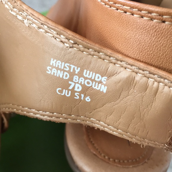 Earth booties. Sand brown leather. Velcro closure. Worn once. 7D - Picture 5 of 9